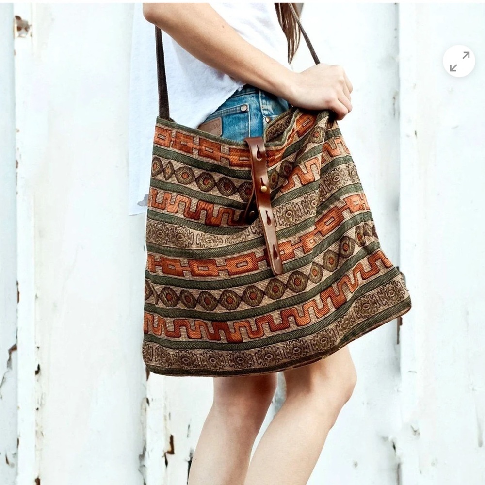 New! Diamond Carvings Motif Shoulder Bag